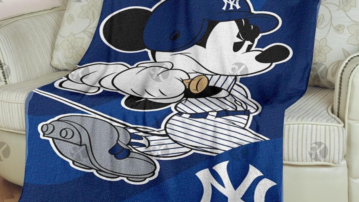 Mickey Mouse Blue Throw Disney Baby Mickey Mouse Blue Blanket Plush Satin Rattle  main image 3